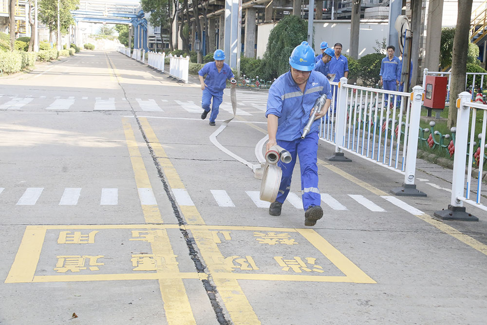 1.2  消防演練（0918）轉(zhuǎn)化車間毛金宏、發(fā)酵車間王洪平.JPG
